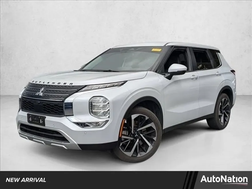 2024 Mitsubishi Outlander SE photo 1