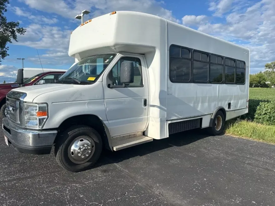 2012 Ford E-450 Cutaway photo 1
