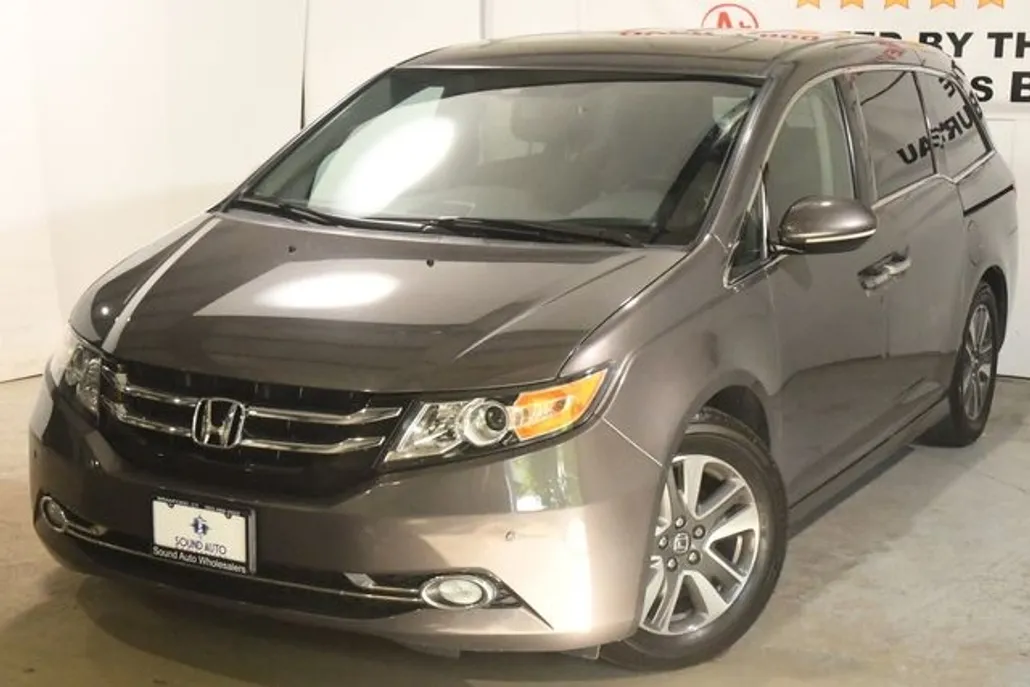 2017 Honda Odyssey Touring photo 1