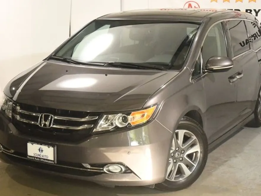 2017 Honda Odyssey Touring photo 1