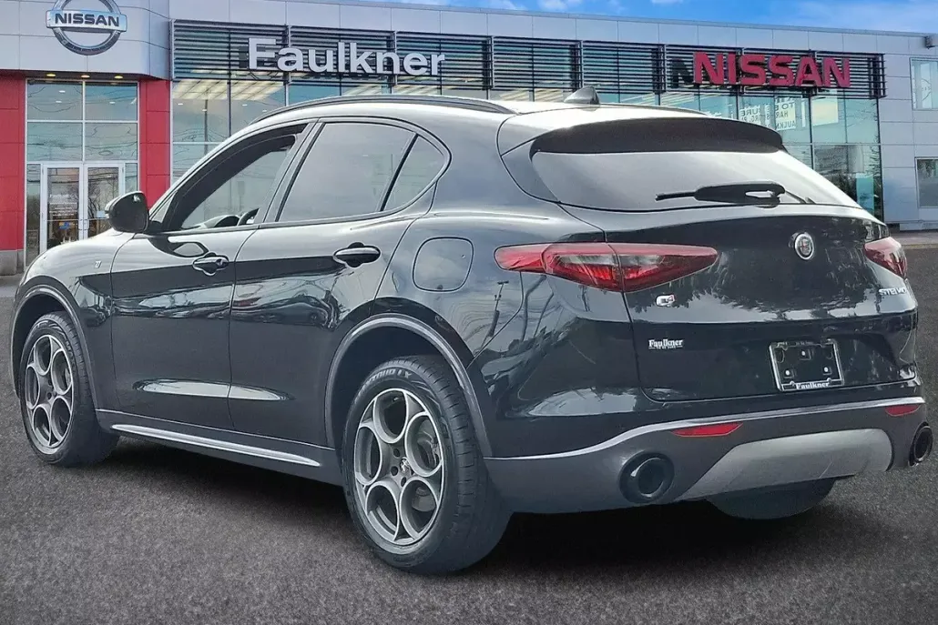 2022 Alfa Romeo Stelvio Ti photo 1