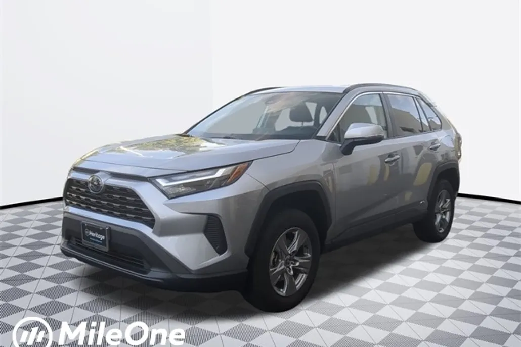 2024 Toyota RAV4 Hybrid XLE photo 1