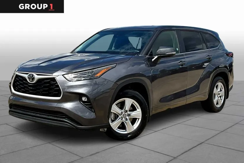 2024 Toyota Highlander LE photo 1