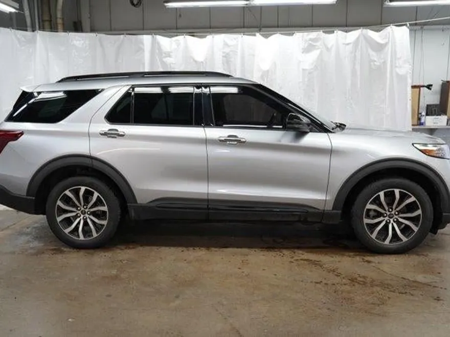 2020 Ford Explorer ST photo 1