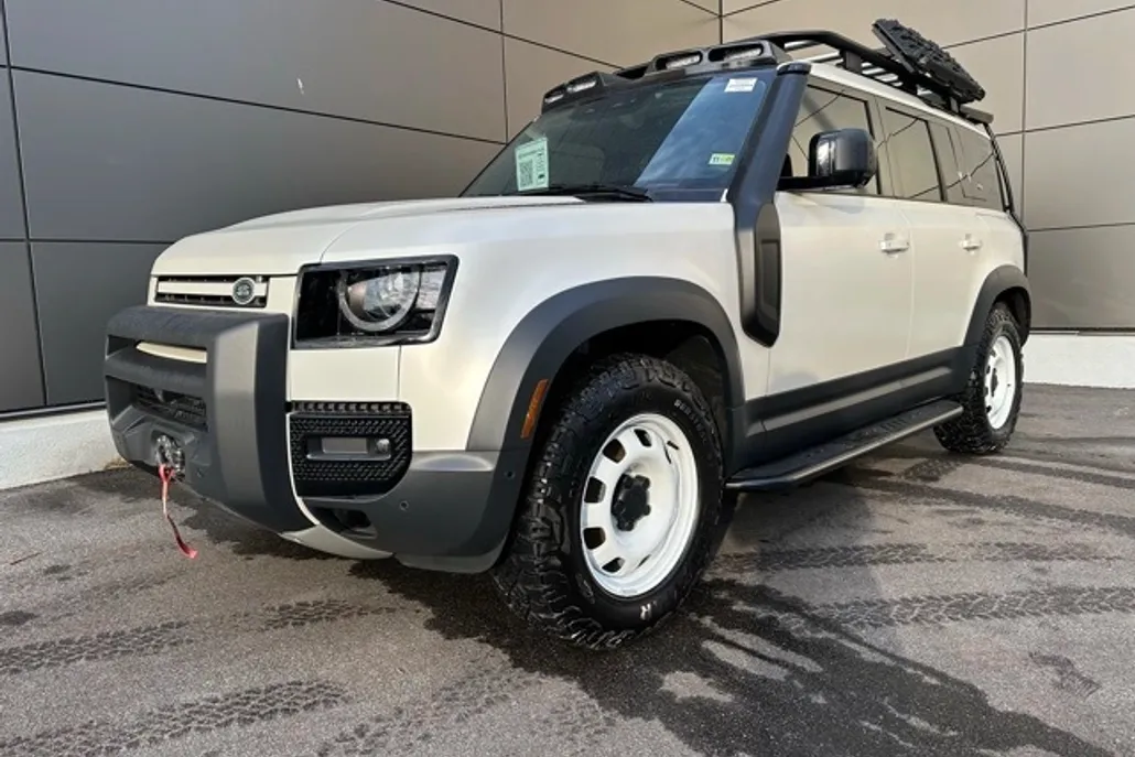 2024 Land Rover Defender 110 S photo 1