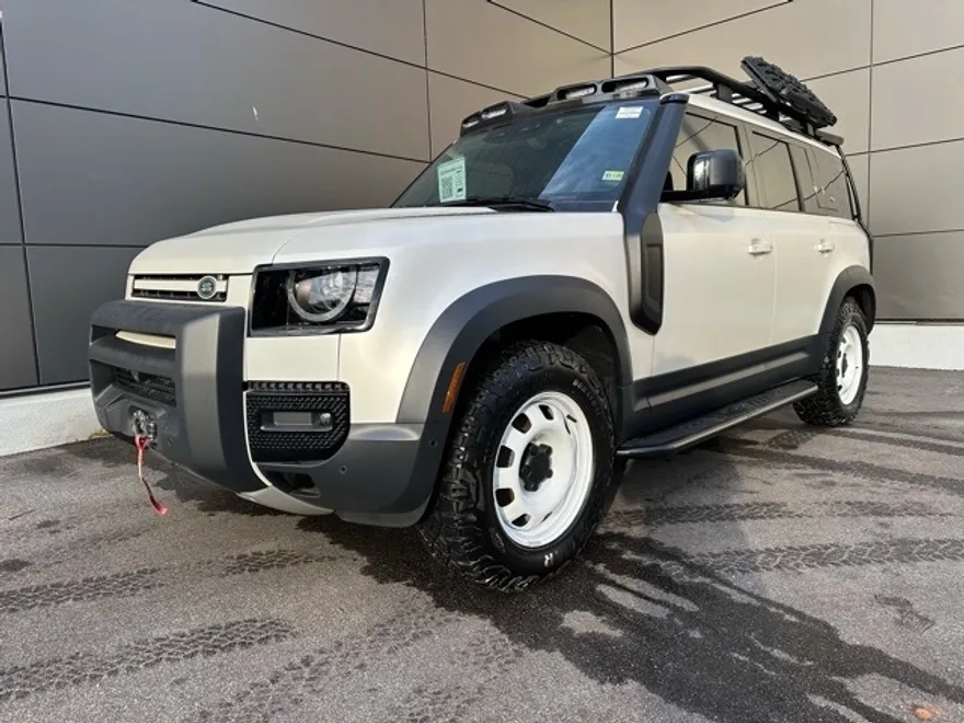 2024 Land Rover Defender 110 S photo 1