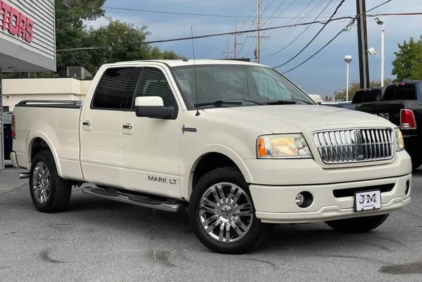 2008 Lincoln Mark LT photo 1