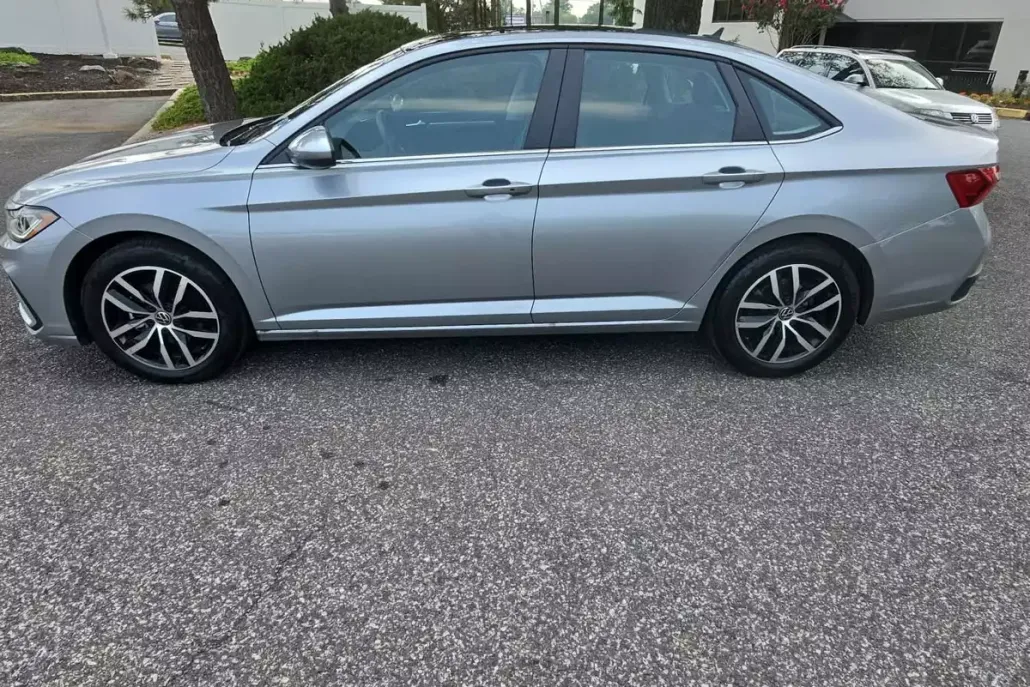 2025 Volkswagen Jetta SE photo 1