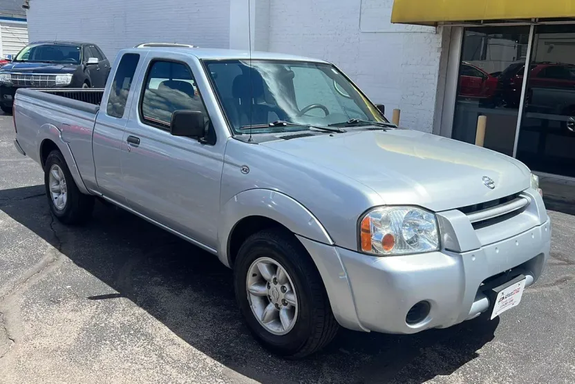 2002 Nissan Frontier XE photo 1