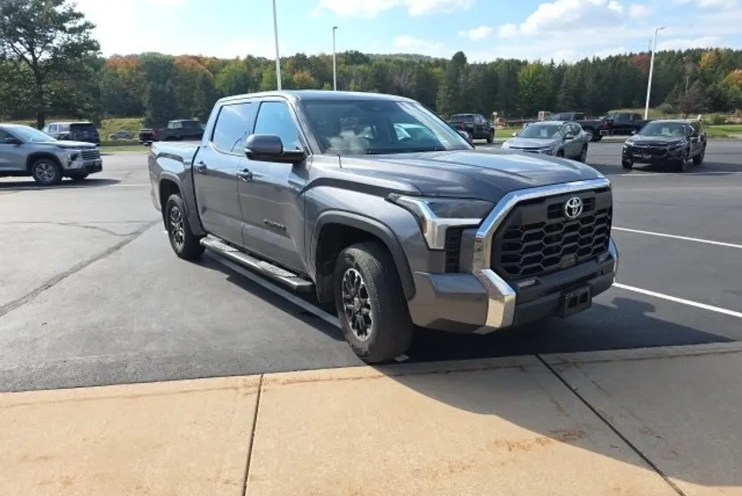 2022 Toyota Tundra SR5 photo 1