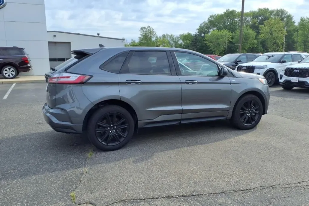 2024 Ford Edge ST-Line photo 1