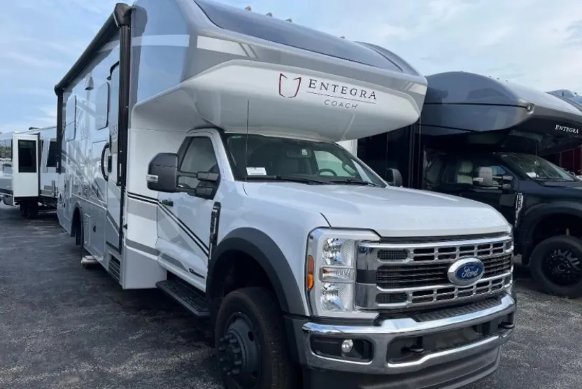 2024 Ford F-550 photo 1