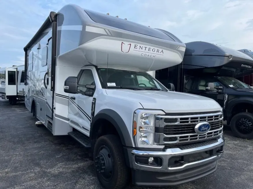 2024 Ford F-550 photo 1