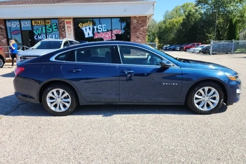 2019 Chevrolet Malibu 1LT photo 1