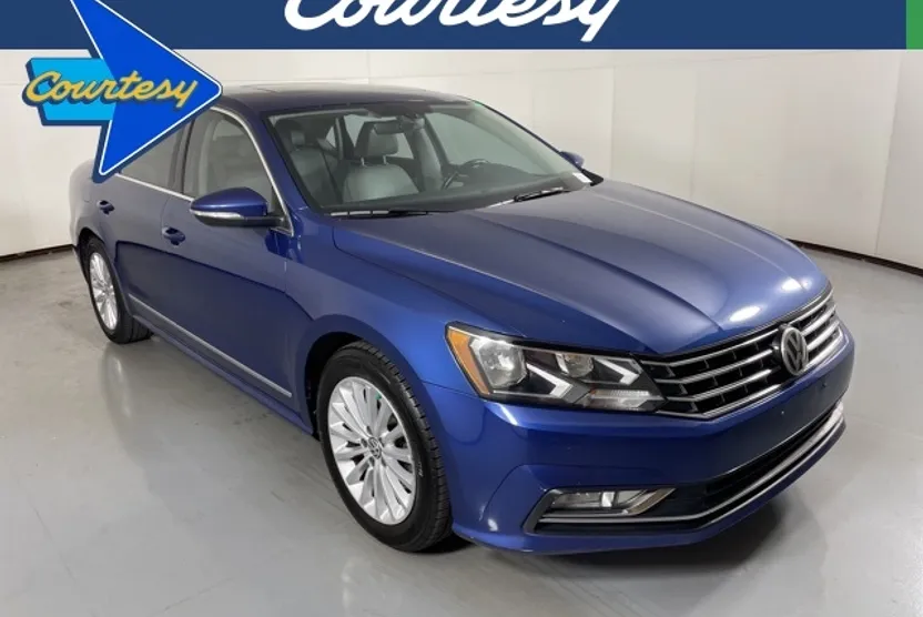 2016 Volkswagen Passat SE photo 1