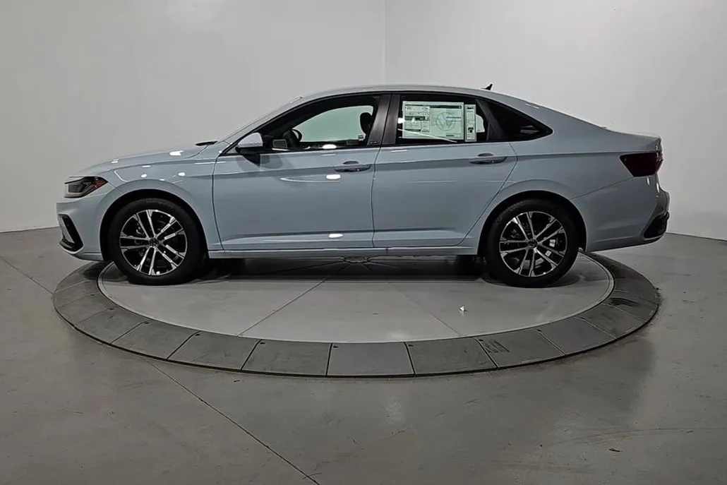 2026 Volkswagen Jetta 1.5T Sport photo 1