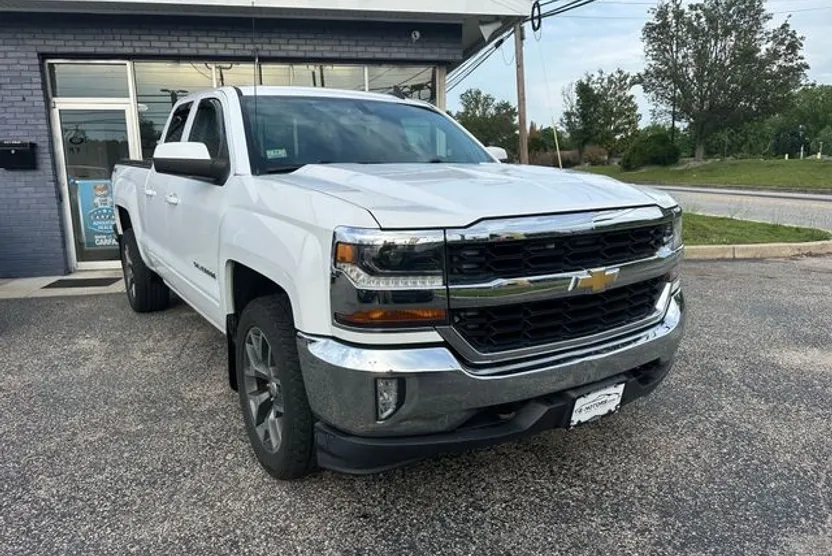 2016 Chevrolet Silverado 1500 LT photo 1