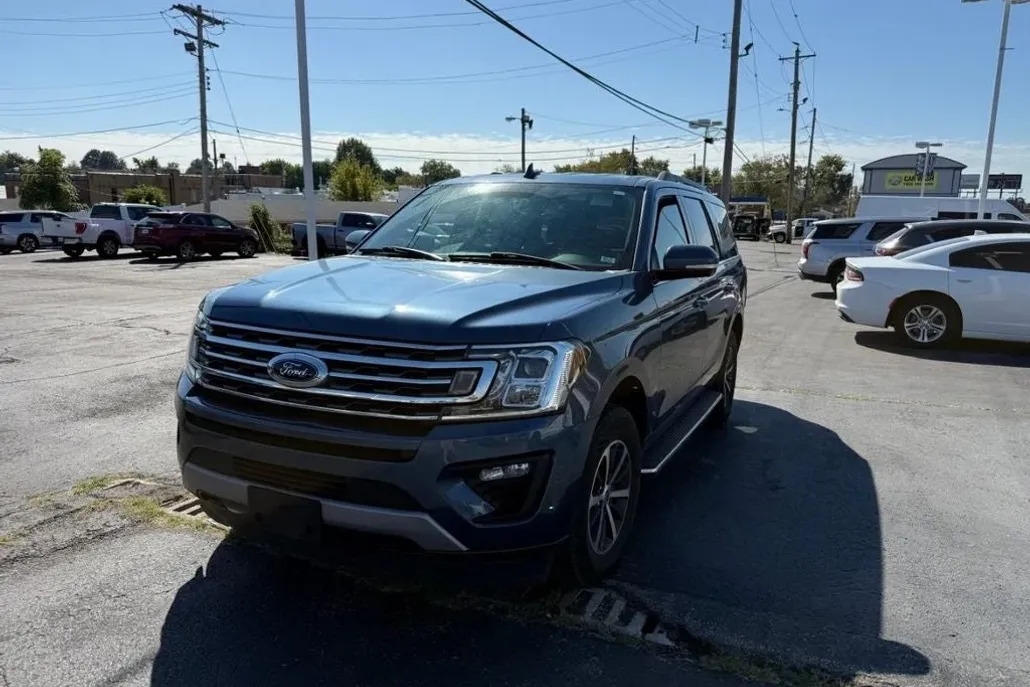 2019 Ford Expedition XLT photo 1