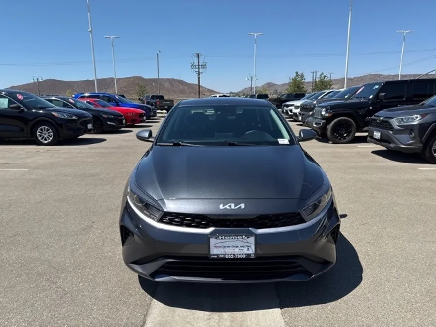 2023 Kia Forte LXS photo 1