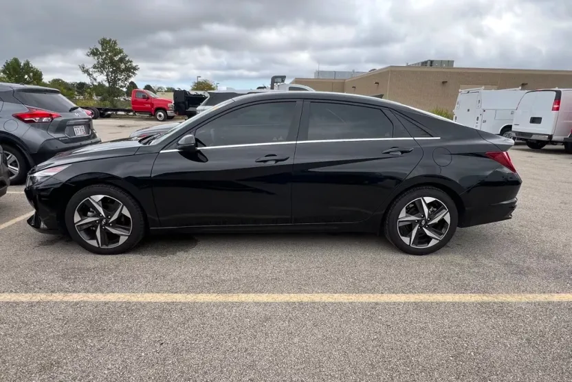 2022 Hyundai Elantra SEL photo 1