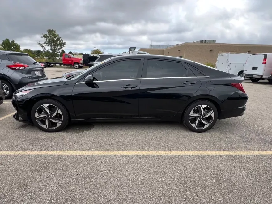 2022 Hyundai Elantra SEL photo 1
