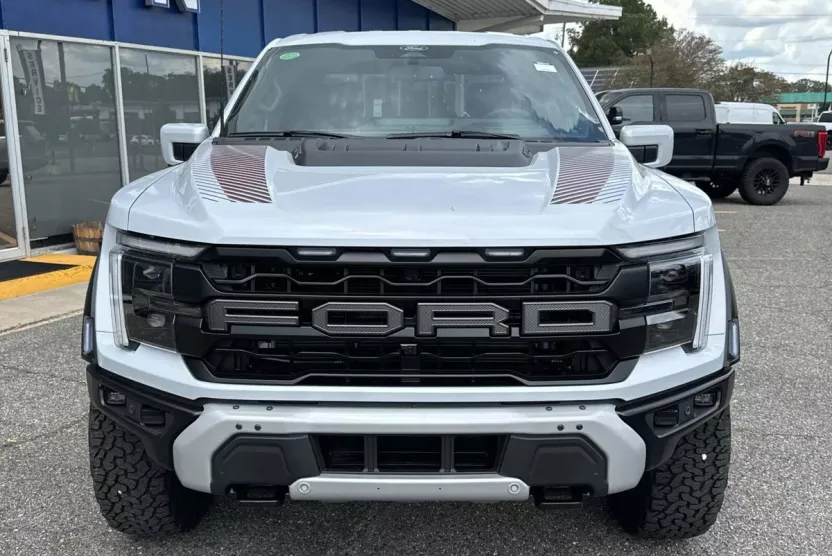 2025 Ford F-150 Raptor photo 1