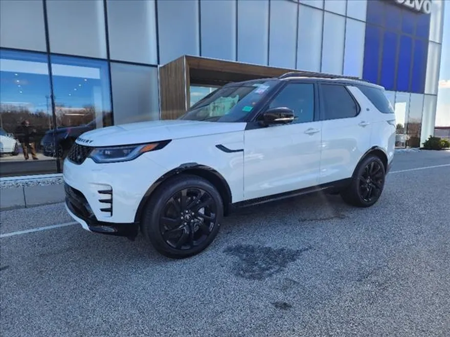 2024 Land Rover Discovery P300 Dynamic SE photo 1
