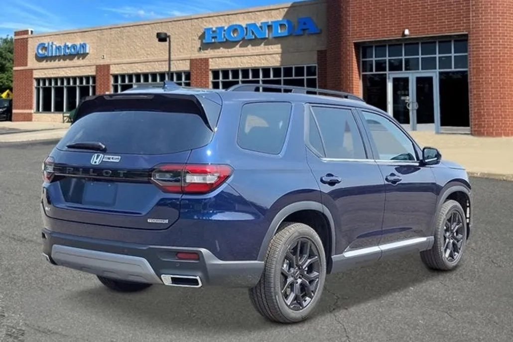 2025 Honda Pilot Touring photo 1