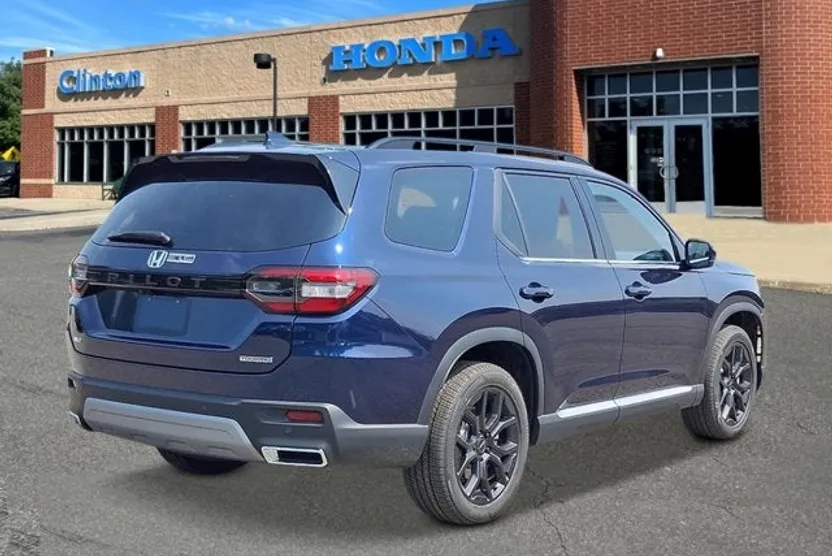 2025 Honda Pilot Touring photo 1