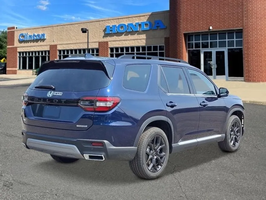 2025 Honda Pilot Touring photo 1