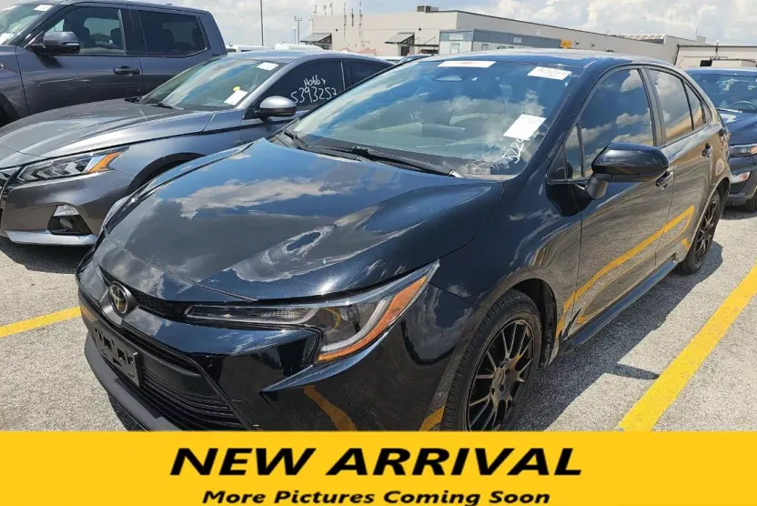 2023 Toyota Corolla LE photo 1