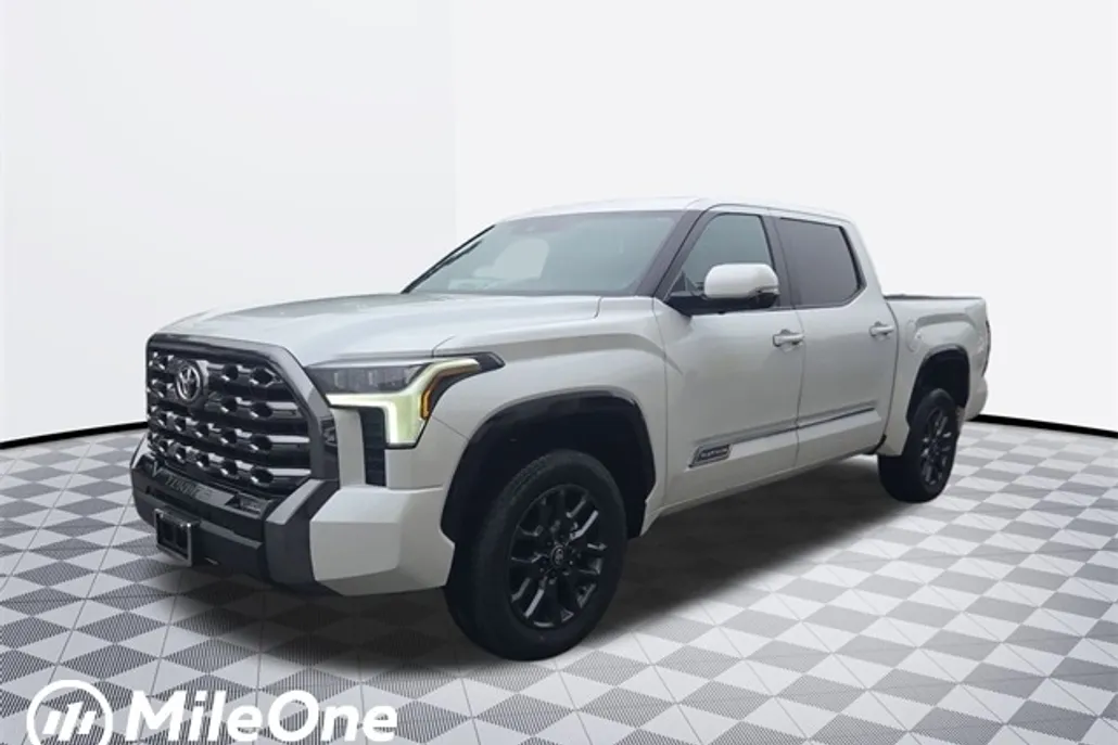 2025 Toyota Tundra Platinum photo 1