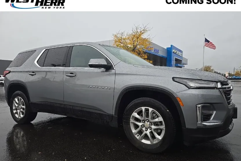 2023 Chevrolet Traverse LS photo 1