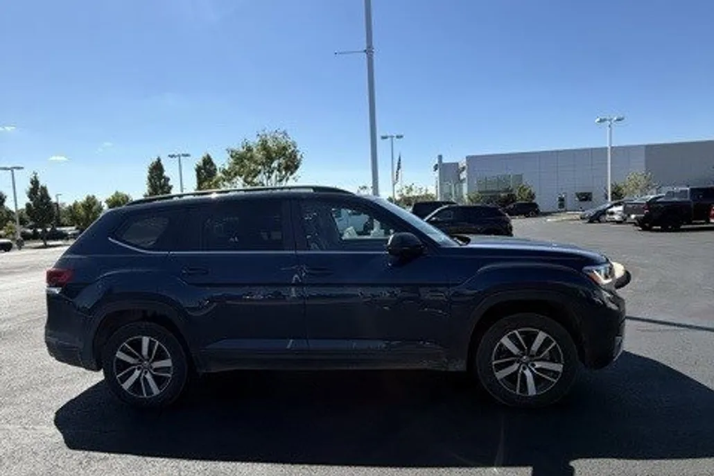 2022 Volkswagen Atlas SE photo 1