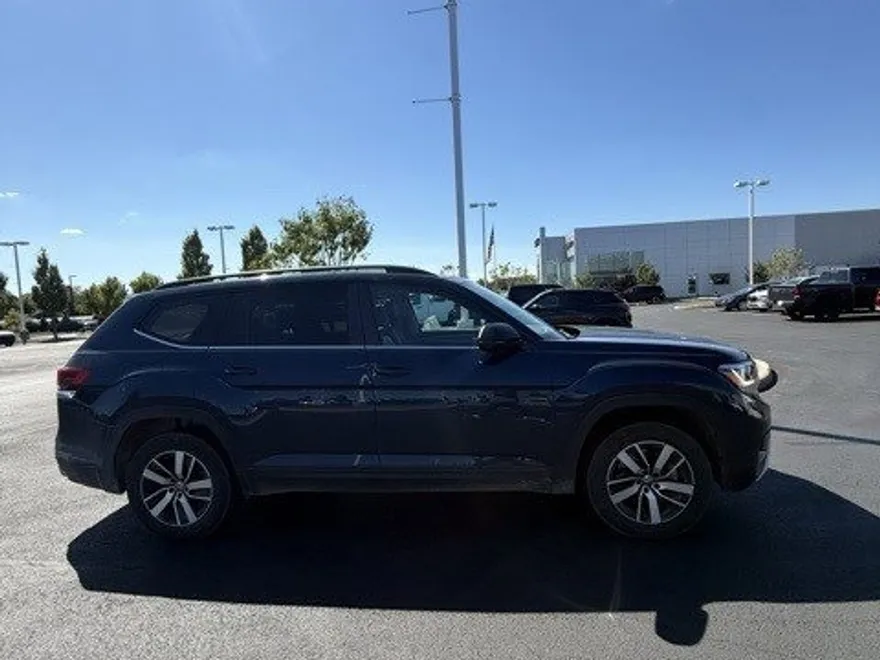 2022 Volkswagen Atlas SE photo 1