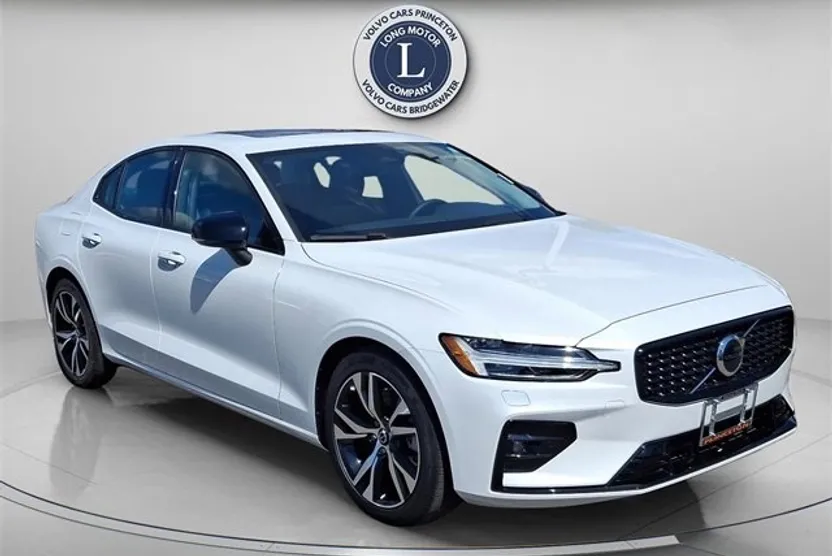 2025 Volvo S60 B5 Core photo 1