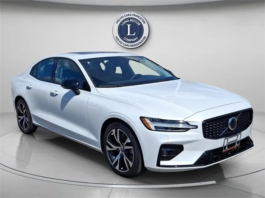 2025 Volvo S60 B5 Core photo 1