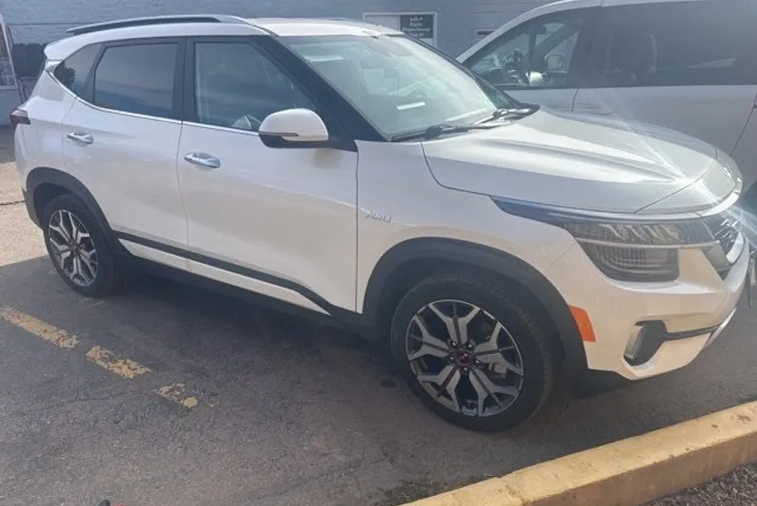 2023 Kia Seltos SX photo 1