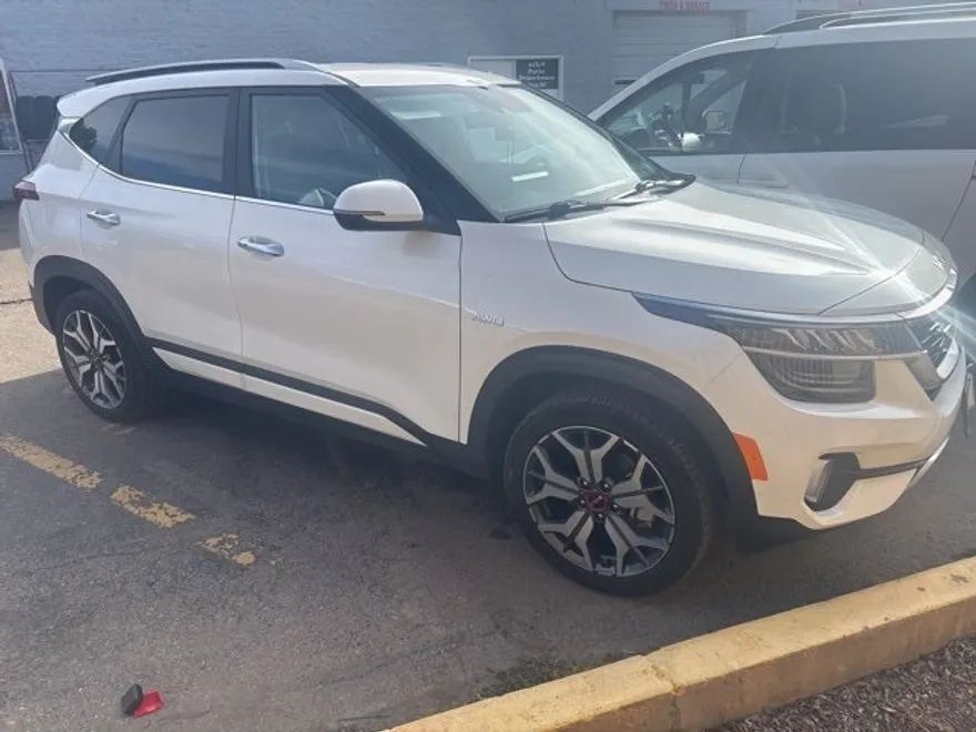 2023 Kia Seltos SX photo 1