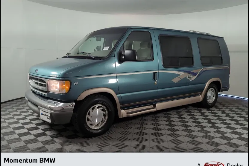 1998 Ford E-150 photo 1