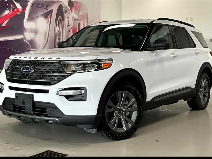 2021 Ford Explorer XLT photo 1