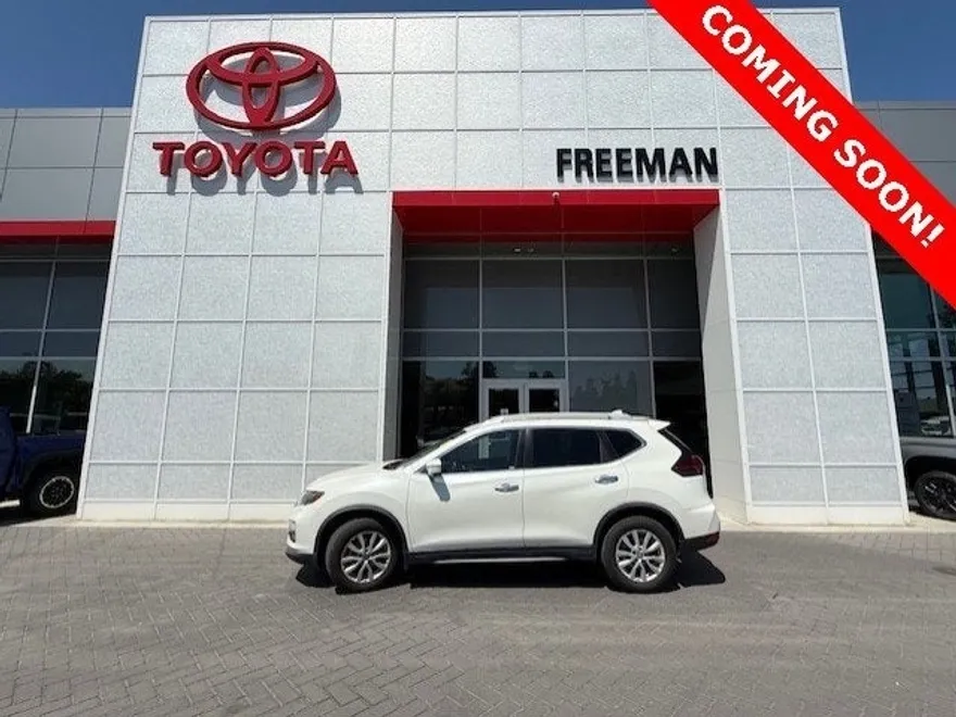 2018 Nissan Rogue SV photo 1