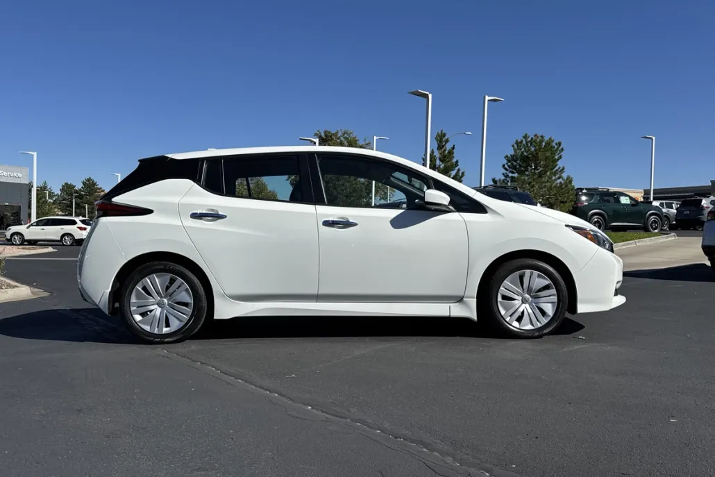 2024 Nissan Leaf S photo 1