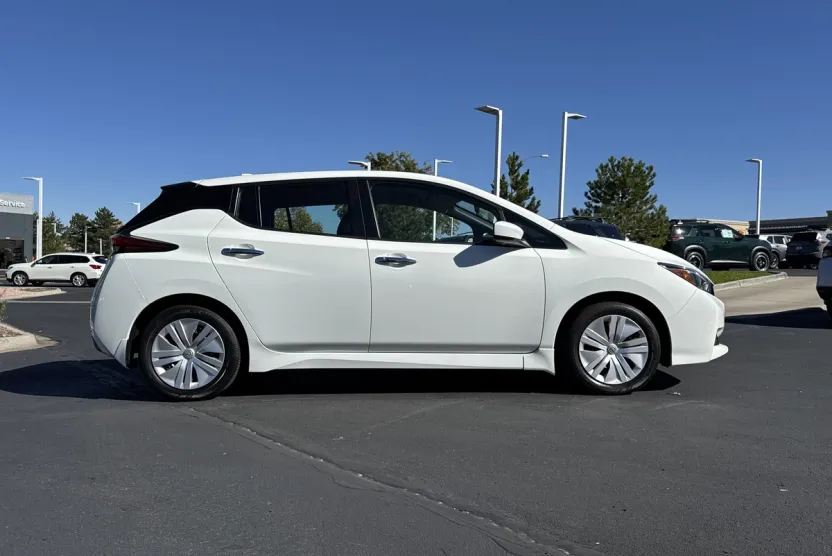 2024 Nissan Leaf S photo 1