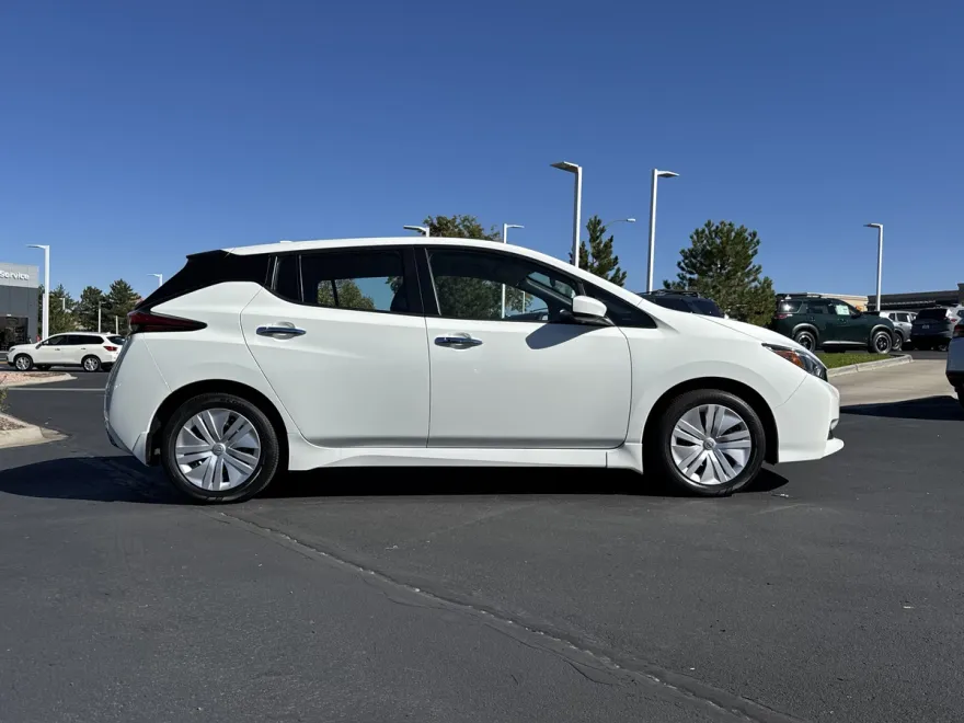 2024 Nissan Leaf S photo 1