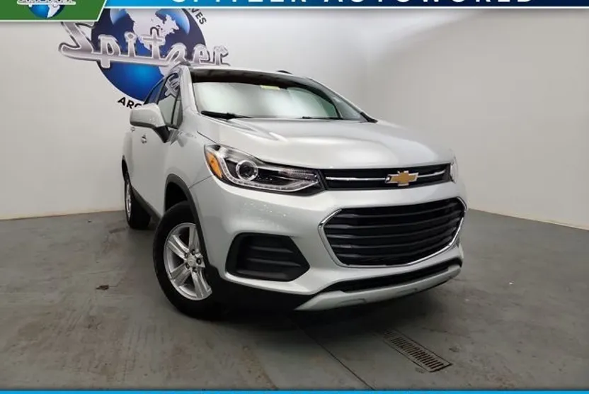 2022 Chevrolet Trax LT photo 1