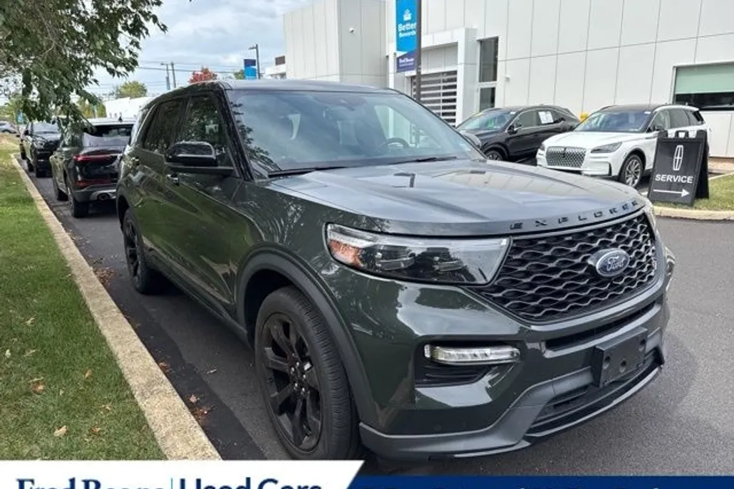 2022 Ford Explorer ST photo 1