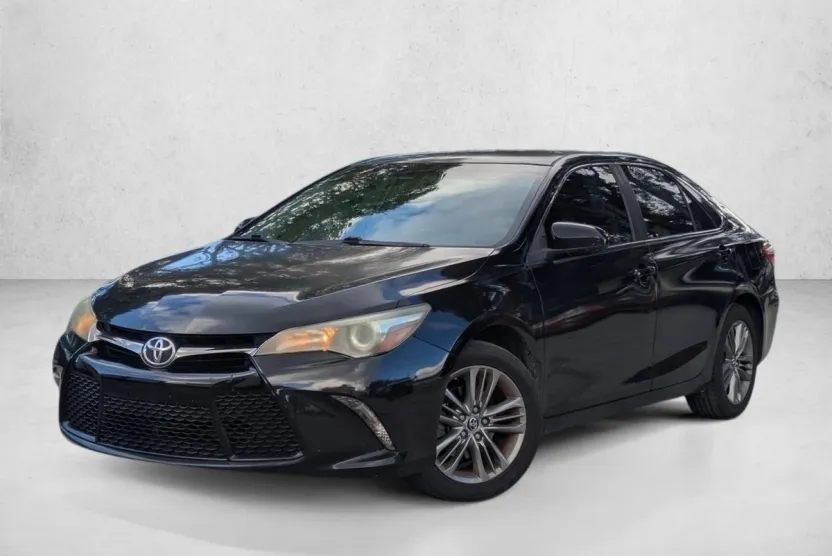 2015 Toyota Camry XLE photo 1