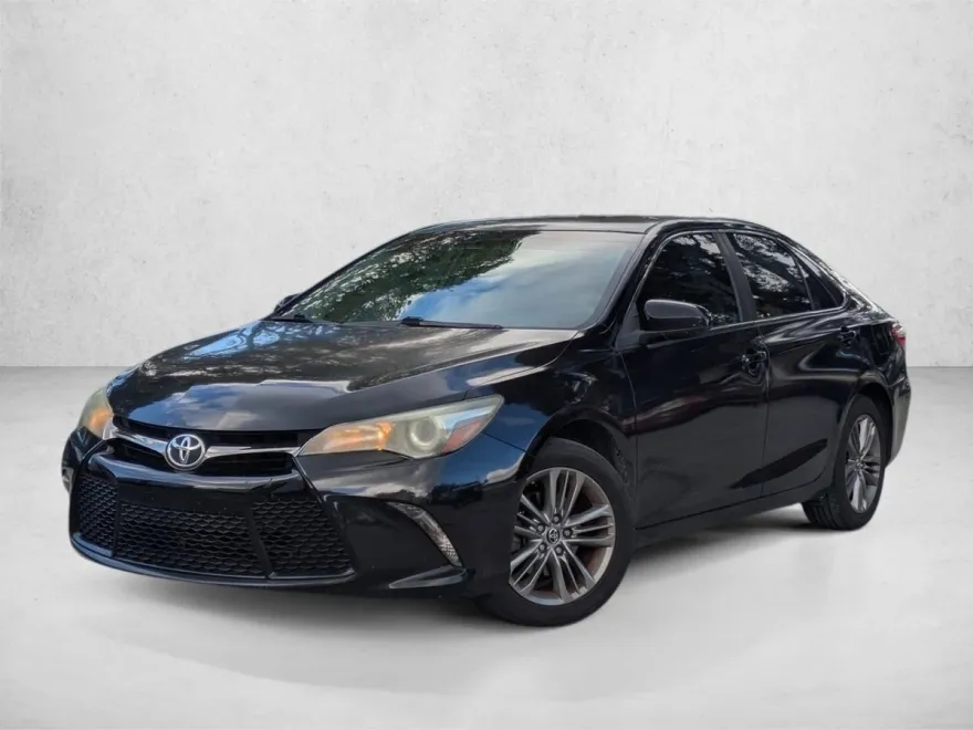 2015 Toyota Camry XLE photo 1