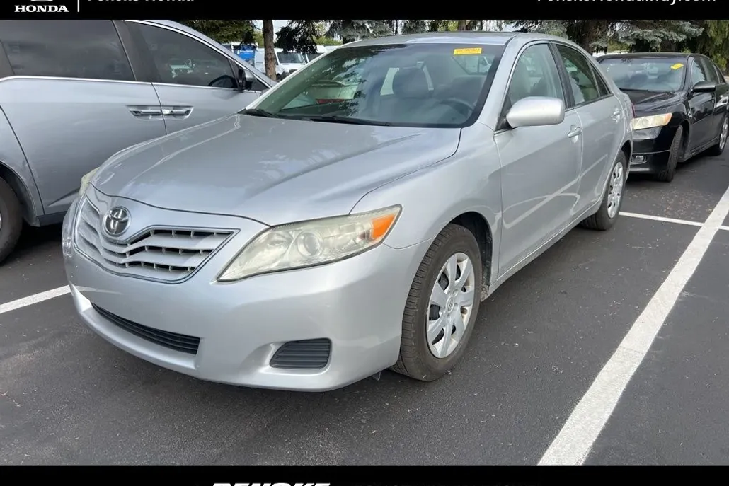 2010 Toyota Camry LE photo 1